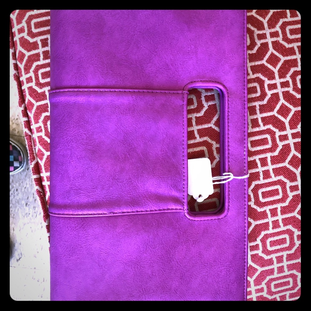 NWOT Fuchsia colored Purse